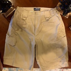 LA POLICE GEAR tan cargo shorts, size 34. New never worn.